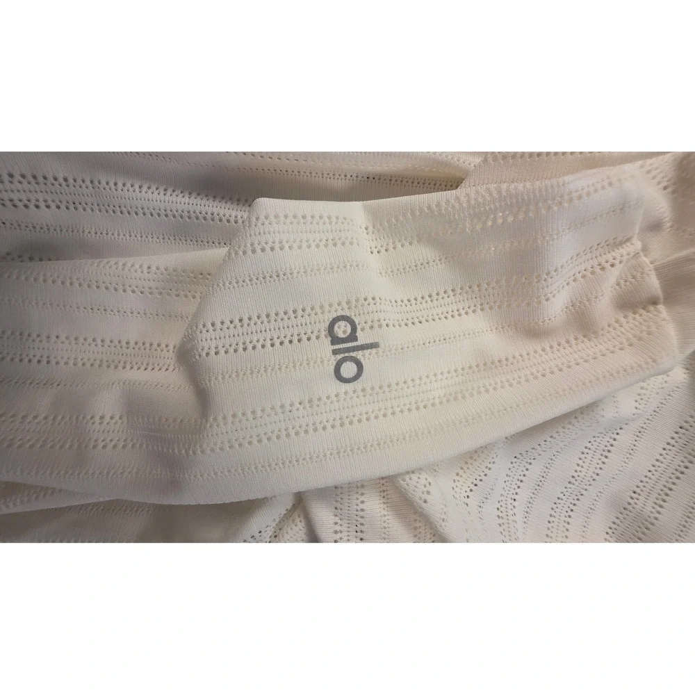 Alo Yoga Pointelle Mock Neck Streetwear  Festival Indis Sleaze Fashiongram